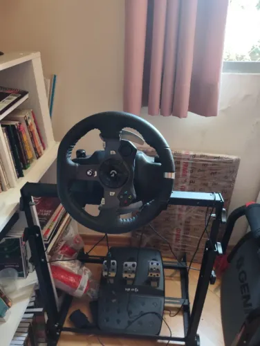 Volante Logitech com suporte