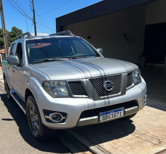 Nissan Frontier SV AT. CD 4X4 2.5 TB Dies. Aut. 2016