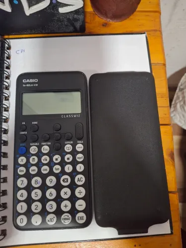calculadora científica Casio FX-82LACW