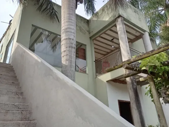 Vendo Sítio na Barra do Jucu com 1 residência, 1 apartamento e um sobrado - Terreno 2500m2