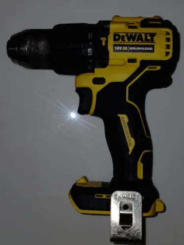 Parafusadeira e furadeira DeWalt DCD709