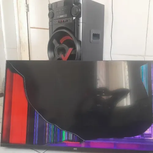 Televisão marca ^CO 42 polegadas somente com o display quebrad, televisão nova nova