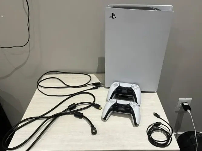 PS5 DIGITAL + 2 CONTROLES + JOGOS ? R$ 3.200 NEGOCIÁVEL