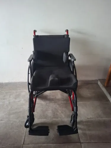 Cadeira não motorizada com regulagem