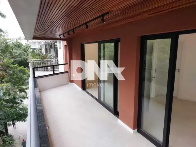 Apartamento : / Residencial / Lagoa