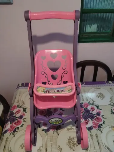 Carrinho de Boneca Florzinha Brinquemix 60x25x44 cm. Em Exelente estado, usado pouco 