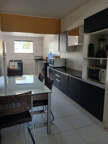 Alugo casa mobiliada com piscina em condomínio fechado