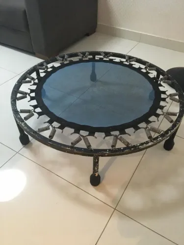Cama elástica para exercícios físicos em ótimo estado