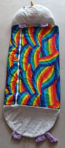 Saco-cama Unicórnio 150cm manta e travesseiro. A cabeça do Unicórnio é o travesseiro!