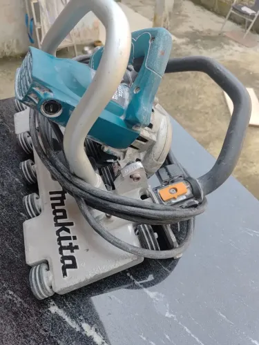 Serra mármore Makita para corte em 45° com carrinho