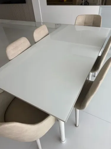 Vendo conjunto de mesa e cadeiras