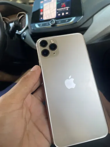Vendo ou troco meu iPhone 11 Pro Max e meu notebook por um 12 pro Max ou 13 normal