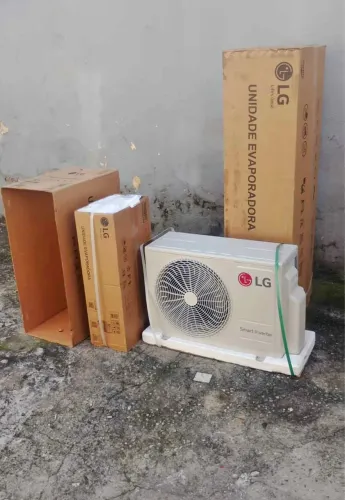 Já vendo, ar-condicionado instalado, e com meus materiais 