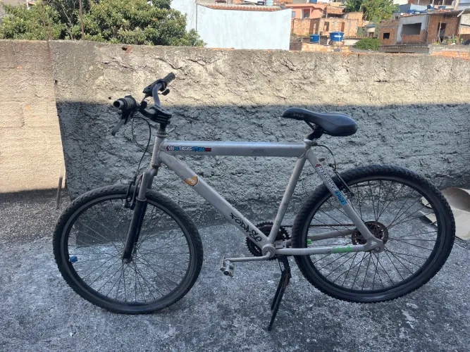 Vende-se 2 bicicletas de alumínio
