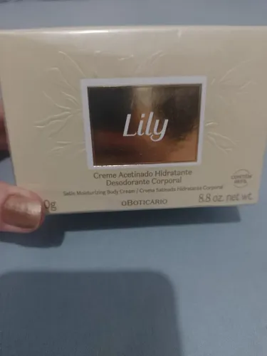 Creme acetinado hidratante desodorante Lily 