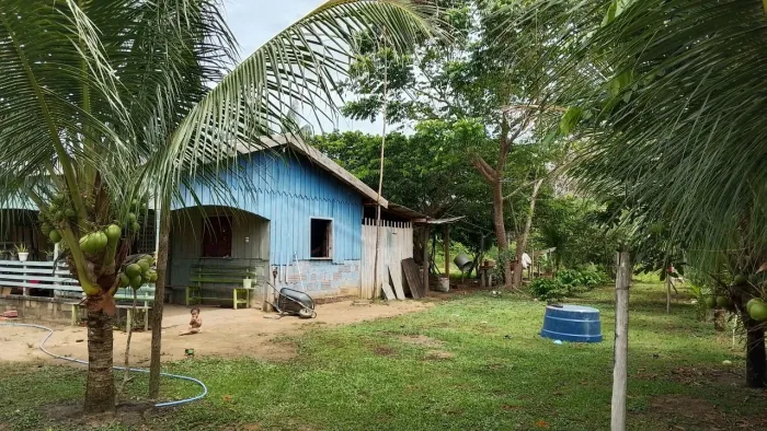 VENDE-SE ESTE SÍTIO BEM LOCALIZADO NA BR 174 KM 21 *