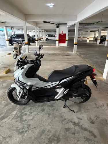 Honda adv