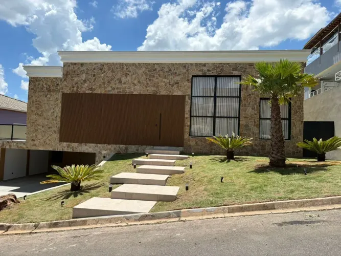 Casa Térrea de Alto Padrão com Piscina e SPA