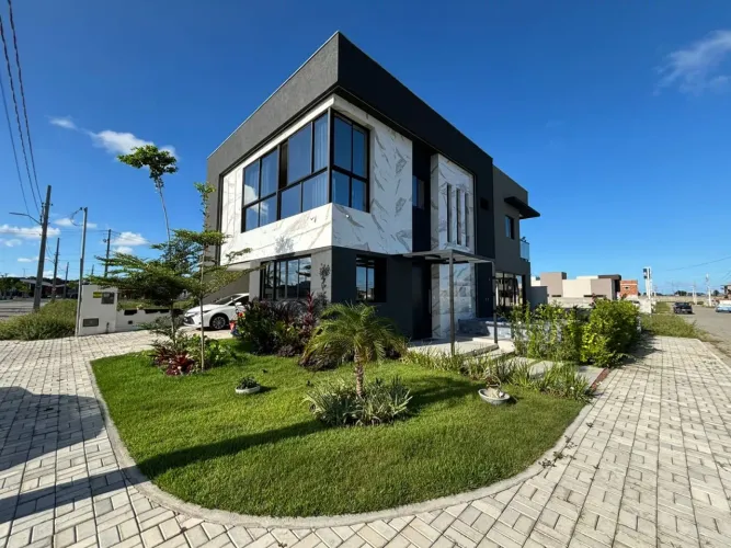 Casa Cond. Fechado 04 quartos | 243 m² - Porteira Fechada
