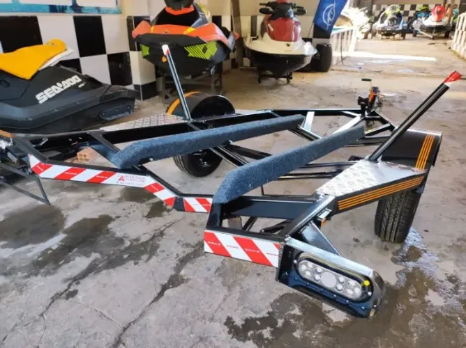 "Carretinha pra jet ski nova paralama pra rodas até aro 17 Menor preço de Goiânia e regiã