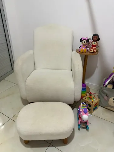 Poltrona amantacao com apoio de pés 