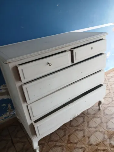 Cômoda antiga. 