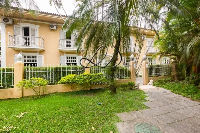 Condomínio Arouca Barra da Tijuca, área  total de 1.280 m², possui 6 quartos
