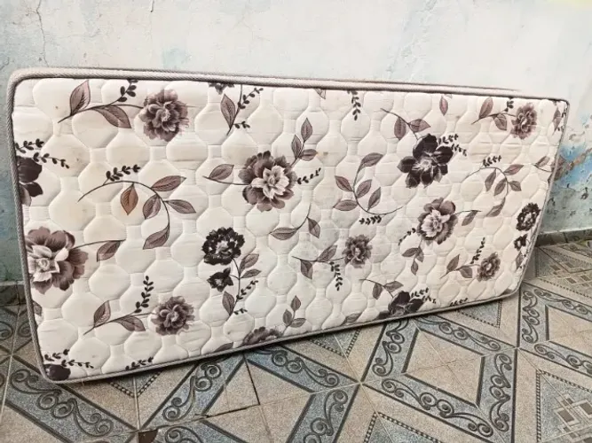 VENDO COLCHÃO SOLTEIRO SEMI-ORTOPÉDICO ORTOBOM