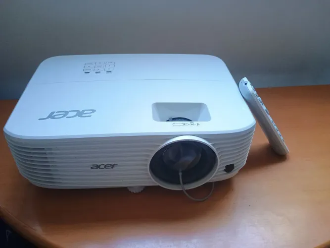 Projetor p/ sala de aula POUQUÍSSIMO USO