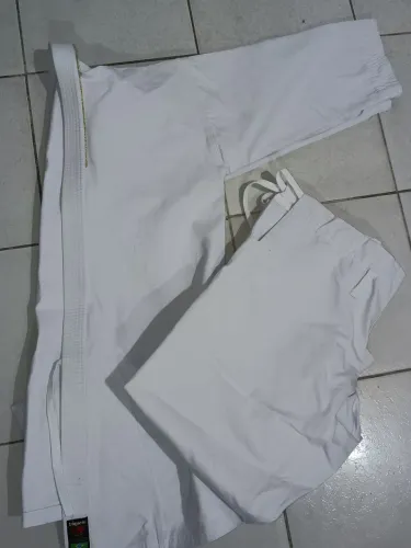 Kimono de karatê A1 - ótimo estado 