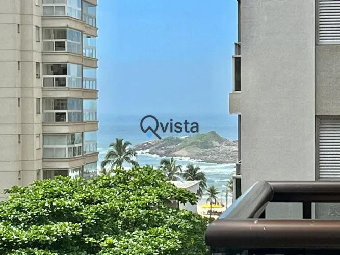 Apartamento à venda nas Pitangueiras no Guarujá, SP