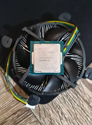 Intel i3 10100 + Cooler box