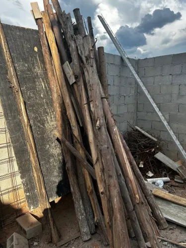 Tábua e pau de eucalipto P/ construção 