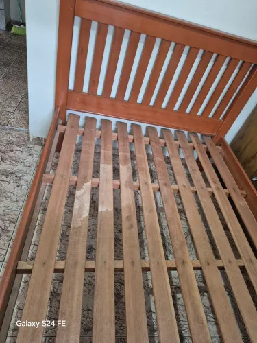 Cama de madeira  casal 