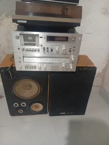 Vendo som polyvox antigo acompanhado do toca fita e toca vinil