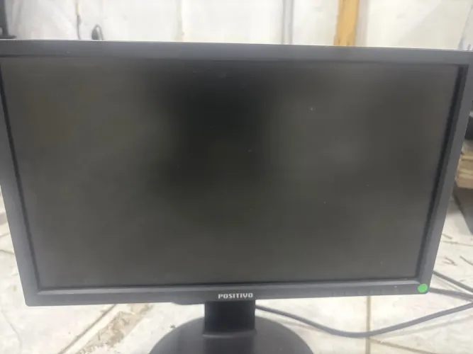 Monitor positivo usado em excelente estado