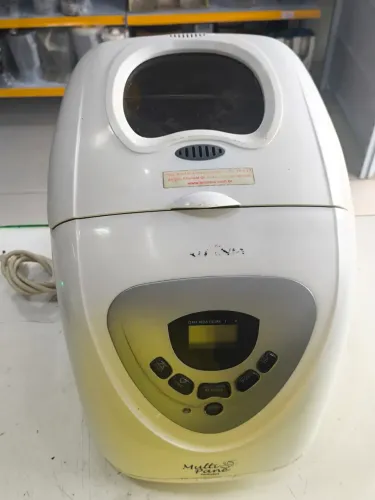Máquina de pão Britânia faltando a correia 