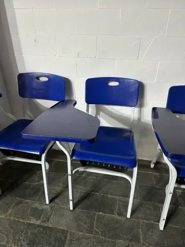 Cadeira escolar seminova