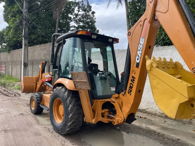 Retroescavadeira Case 580M