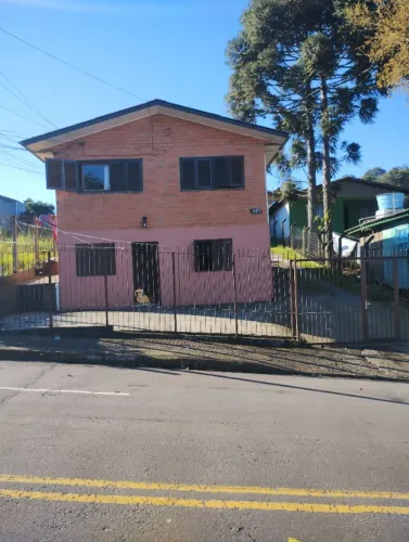 2 casas padrão com garagem para 3 carros B. Desvio Rizzo próximo a Escola Leonora Rosa
