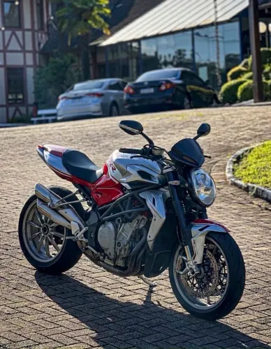 MV AGUSTA BRUTALE 1090RR ?