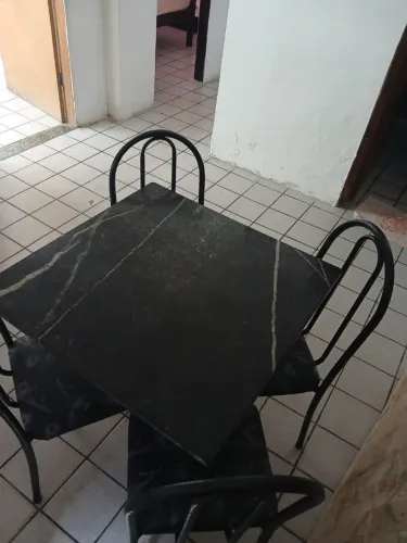 Vendo mesa semi nova de mármore 