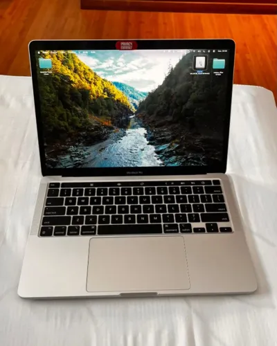 MacBook Pro 13" M1 2020 - 8GB RAM - 512GB SSD - Touch Bar - Com caixa