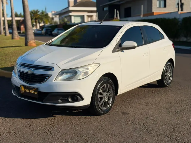 Chevrolet Onix Hatch LT 1.0 8V Flex Power Mec. 4P 2013