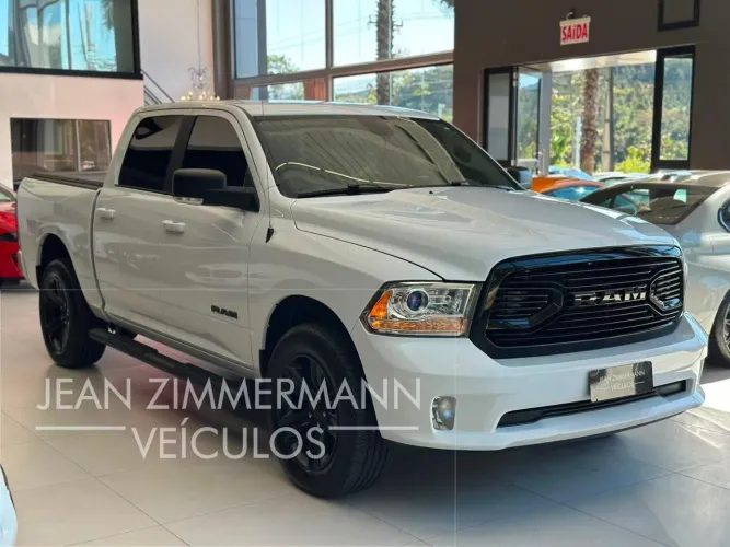 Ram Classic Laramie Night Edition 5.7 V8 16V Gasolina 4X4 Aut. 2023