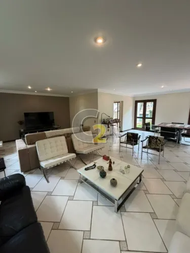 Casa para locação na Vila Romana, 3 quartos, 2 suítes, 4 vagas de garagem