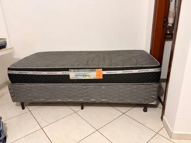 Colchão de solteiro Umaflex, molas ensacadas