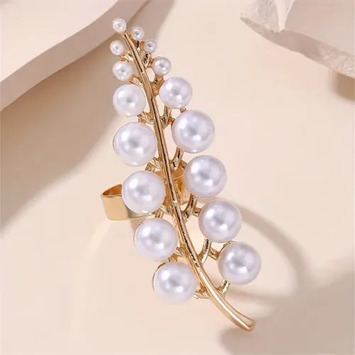 Anel Elegante com Design de Pérola