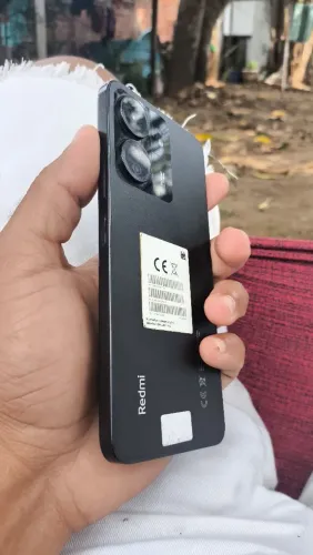 Vende-se esse celular Redmi note 13C acompanha carregador tem 4 meses de uso