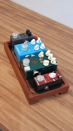 Pedalboard 30x15 em madeira